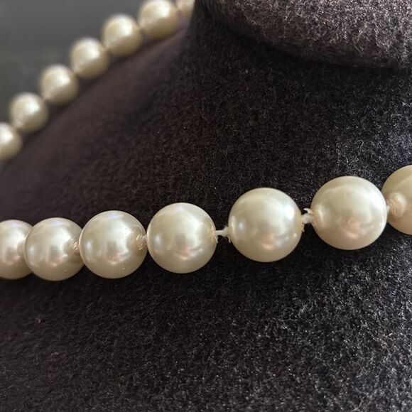 Mikassa Hand Knotted Faux Pearl Silvertone Chunky Collar Necklace Pinup Marilyn - Picture 2 of 10